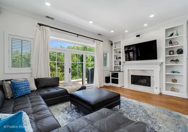 Photo 3 of Sale Pending at 2242 N Seminary Ave #3, Chicago, IL 60614 | MLS# 12757041 | Listing updated on 2026-10-07