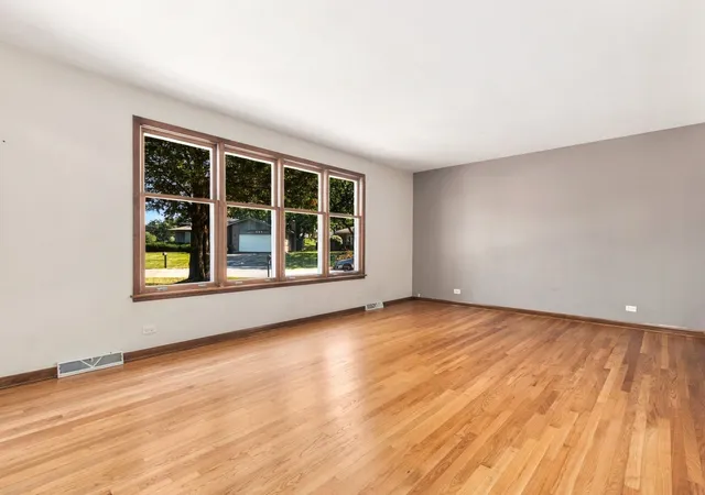 Photo 2 of Single family home for sale at 640 N Locust St, Frankfort, IL 60423 | MLS# 12757046 | Listing updated on 2026-09-14