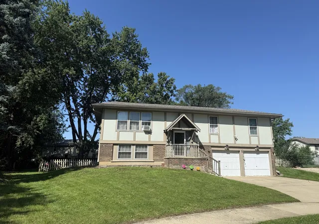 Photo 3 of Single family home for sale at 311 Robinhood Ct, Bolingbrook, IL 60440 | MLS# 12757050 | Listing updated on 2026-10-05