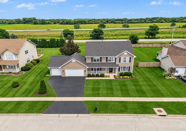 Photo 3 of Single family home for sale at 219 Bear Dusk Way, Belvidere, IL 61008 | MLS# 12757052 | Listing updated on 2026-10-04