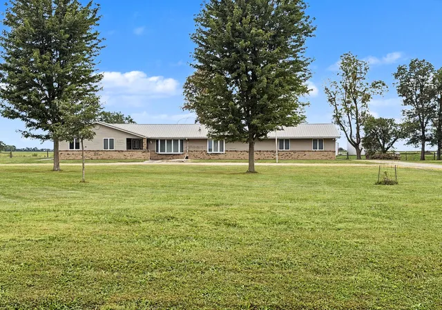 Photo 1 of Single family home for sale at 2661 E 900 North Rd, Milford, IL 60953 | MLS# 12757054 | Listing updated on 2026-09-20