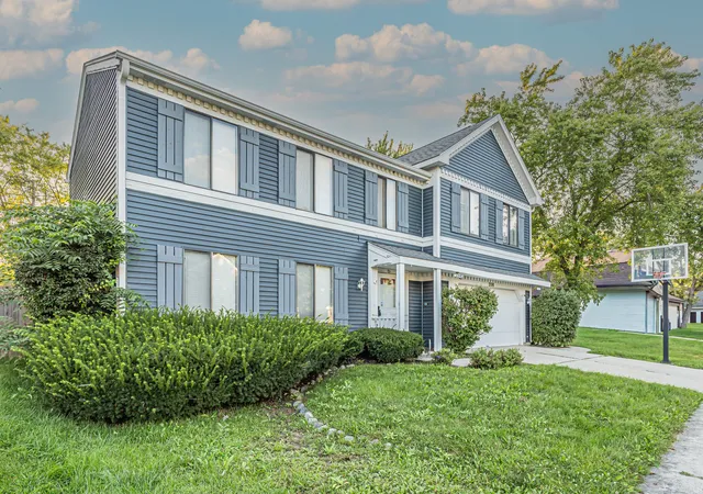 Photo 2 of Single family home for sale at 206 Albert Dr, Vernon Hills, IL 60061 | MLS# 12757058 | Listing updated on 2026-10-07