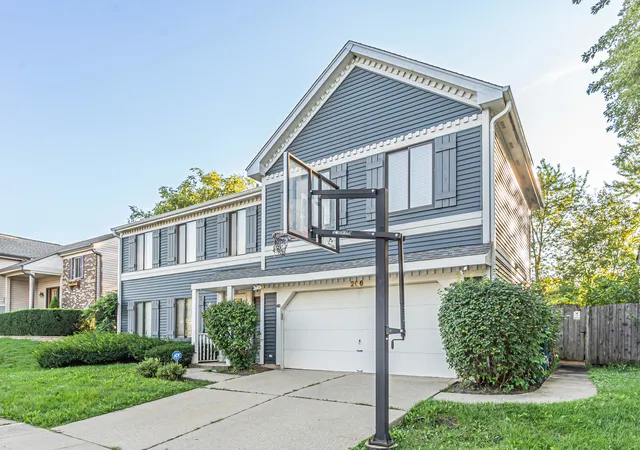 Photo 3 of Single family home for sale at 206 Albert Dr, Vernon Hills, IL 60061 | MLS# 12757058 | Listing updated on 2026-10-07