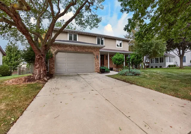 Photo 2 of Single family home for sale at 2508 Keystone Rd, Bloomington, IL 61704 | MLS# 12757067 | Listing updated on 2026-09-24