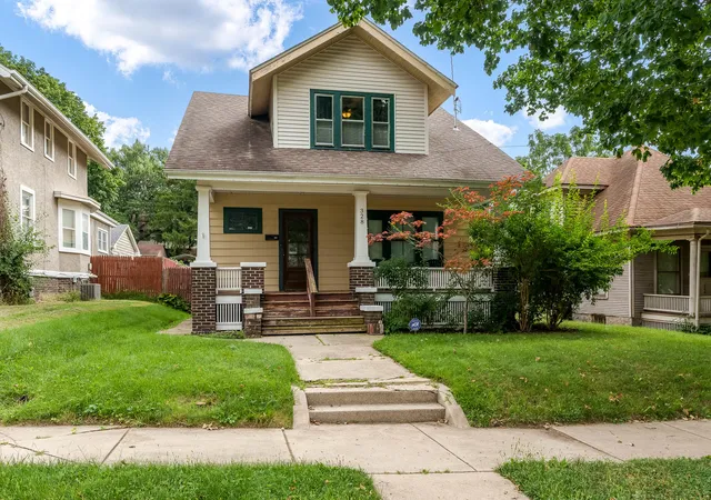 Photo 1 of Single family home for sale at 328 Washington St, Rockford, IL 61104 | MLS# 12757069 | Listing updated on 2026-09-11
