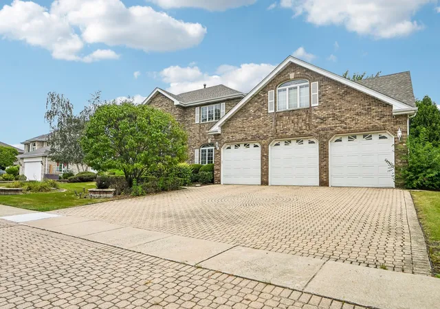 Photo 3 of Single family home for sale at 7916 Dooneen Ave, Tinley Park, IL 60477 | MLS# 12757070 | Listing updated on 2026-09-17