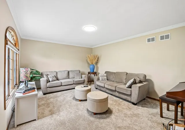 Photo 4 of Single family home for sale at 7916 Dooneen Ave, Tinley Park, IL 60477 | MLS# 12757070 | Listing updated on 2026-09-17