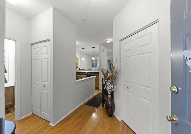 Photo 3 of Townhouse for sale at 276 Sierra Pass Dr, Schaumburg, IL 60194 | MLS# 12757072 | Listing updated on 2026-09-17