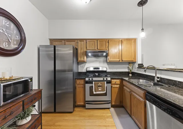 Photo 4 of Townhouse for sale at 276 Sierra Pass Dr, Schaumburg, IL 60194 | MLS# 12757072 | Listing updated on 2026-09-17