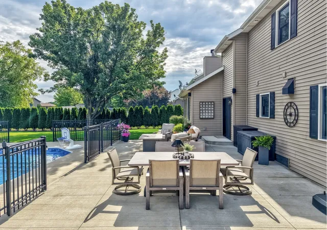 Photo 3 of Single family home for sale at 812 Kimberly Ln, Ottawa, IL 61350 | MLS# 12757084 | Listing updated on 2026-10-13