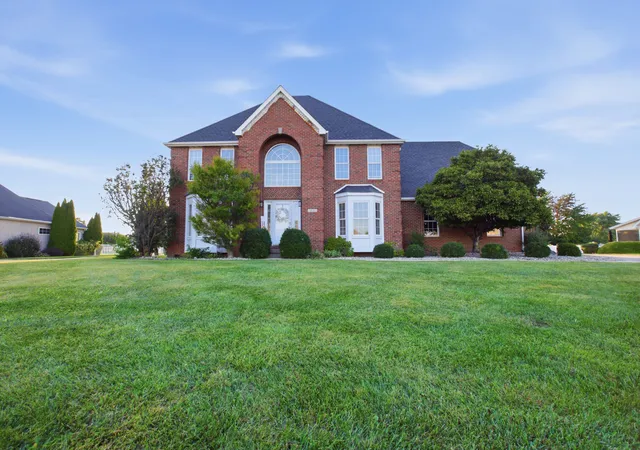 Photo 1 of Single family home for sale at 1521 Broadmoor, Mattoon, IL 61938 | MLS# 12757086 | Listing updated on 2026-09-13