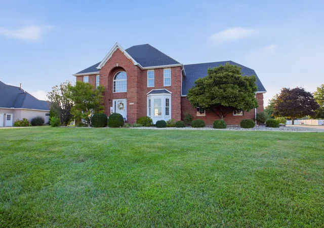 Photo 2 of Single family home for sale at 1521 Broadmoor, Mattoon, IL 61938 | MLS# 12757086 | Listing updated on 2026-10-04