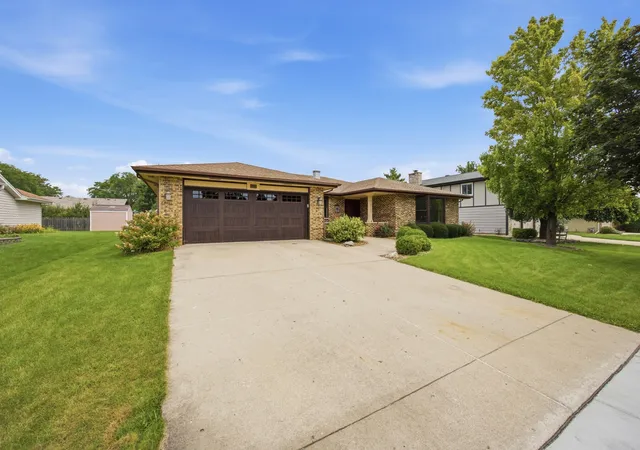 Photo 3 of Single family home for sale at 2122 Sherborn Ln, Schaumburg, IL 60193 | MLS# 12757087 | Listing updated on 2026-09-18