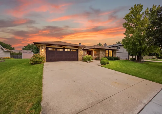 Photo 3 of Single family home for sale at 2122 Sherborn Ln, Schaumburg, IL 60193 | MLS# 12757087 | Listing updated on 2026-09-18