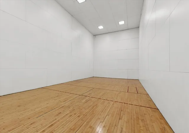 Listing Photo 2 - Condo for sale in building located at 211 E Ohio St, Chicago, IL 60611 - Unit #2216