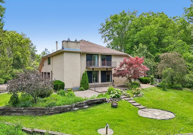 Photo 1 of Single family home for sale at 1191 Hunters Ln, Libertyville, IL 60048 | MLS# 12757104 | Listing updated on 2026-09-17