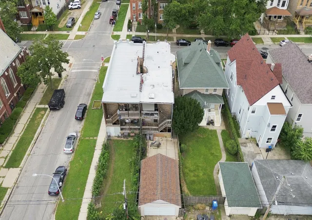 Listing Photo 2 - Condo for sale in building located at 856 N Waller Ave, Chicago, IL 60651 - Unit #