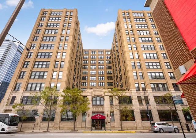 Photo 1 of Condo for sale at 728 W Jackson Blvd #712, Chicago, IL 60661 | MLS# 12757108 | Listing updated on 2026-09-24