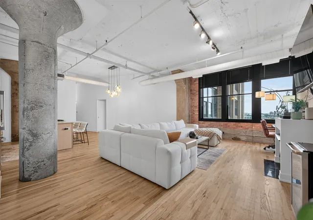 Photo 3 of Condo for sale at 728 W Jackson Blvd #712, Chicago, IL 60661 | MLS# 12757108 | Listing updated on 2026-09-24