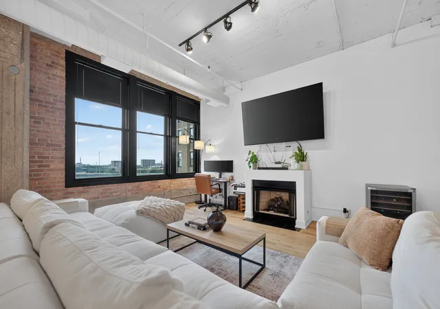 Photo 4 of Condo for sale at 728 W Jackson Blvd #712, Chicago, IL 60661 | MLS# 12757108 | Listing updated on 2026-09-24