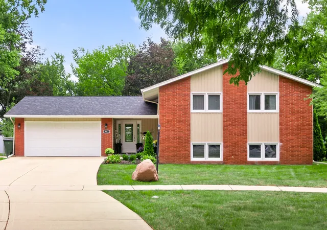 Photo 3 of Single family home for sale at 917 E Schirra Dr, Palatine, IL 60074 | MLS# 12757131 | Listing updated on 2026-09-21
