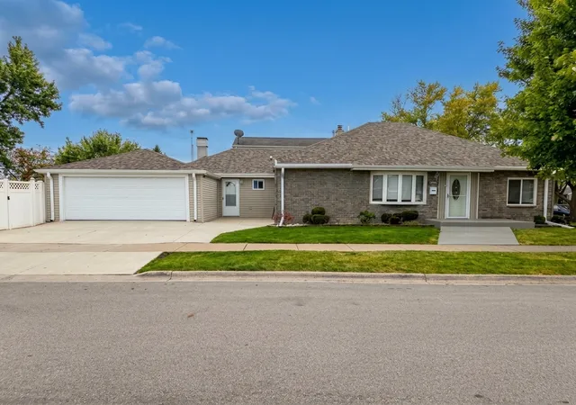 Photo 1 of Single family home for sale at 10801 Oak Ave, Chicago Ridge, IL 60415 | MLS# 12757157 | Listing updated on 2026-09-14