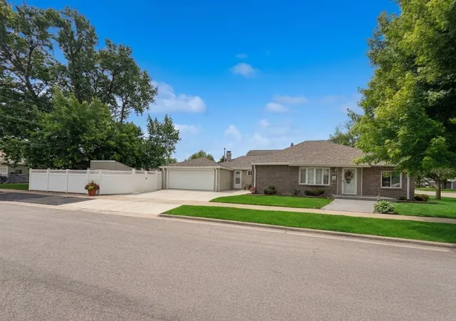 Photo 2 of Single family home for sale at 10801 Oak Ave, Chicago Ridge, IL 60415 | MLS# 12757157 | Listing updated on 2026-09-14