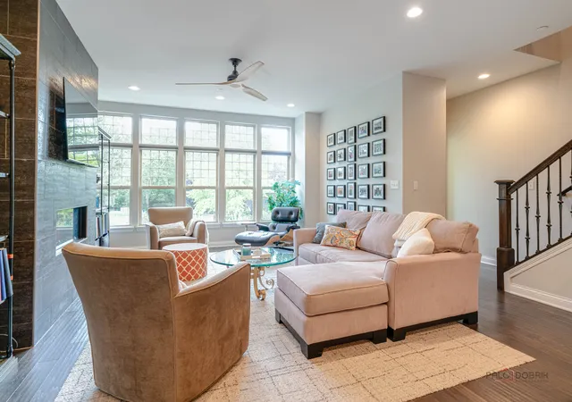 Photo 3 of Townhouse for sale at 617 Parkside Ct, Libertyville, IL 60048 | MLS# 12757160 | Listing updated on 2026-09-24