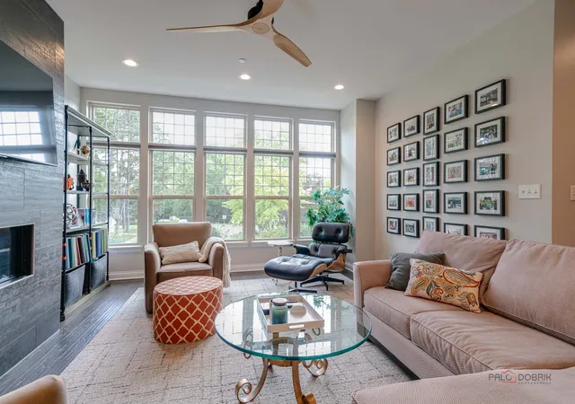 Photo 3 of Townhouse for sale at 617 Parkside Ct, Libertyville, IL 60048 | MLS# 12757160 | Listing updated on 2026-09-24