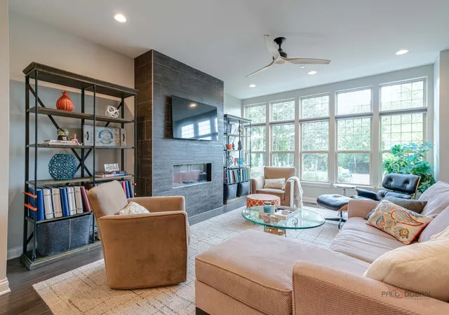 Photo 4 of Townhouse for sale at 617 Parkside Ct, Libertyville, IL 60048 | MLS# 12757160 | Listing updated on 2026-09-24