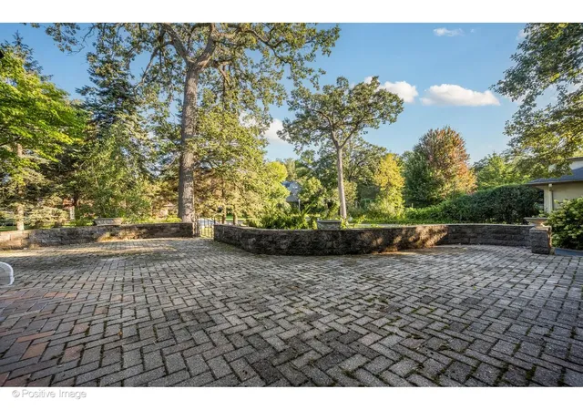 Photo 17 of Single family home for sale at 304 Cumnor Rd, Kenilworth, IL 60043 | MLS# 12757168 | Listing updated on 2026-09-16