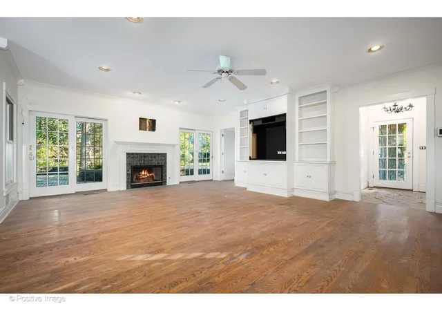 Photo 3 of Single family home for sale at 304 Cumnor Rd, Kenilworth, IL 60043 | MLS# 12757168 | Listing updated on 2026-09-16