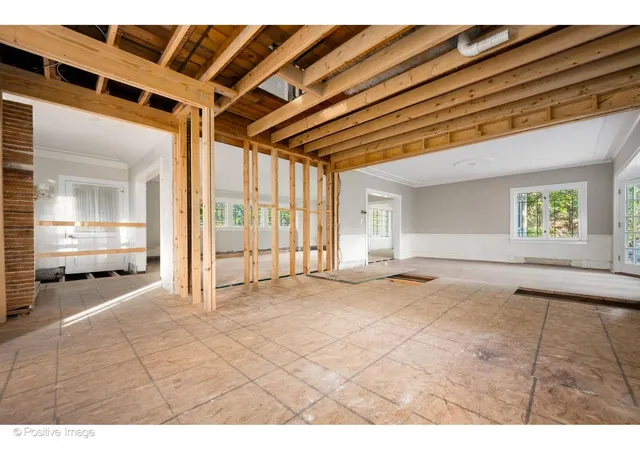Photo 4 of Single family home for sale at 304 Cumnor Rd, Kenilworth, IL 60043 | MLS# 12757168 | Listing updated on 2026-09-16