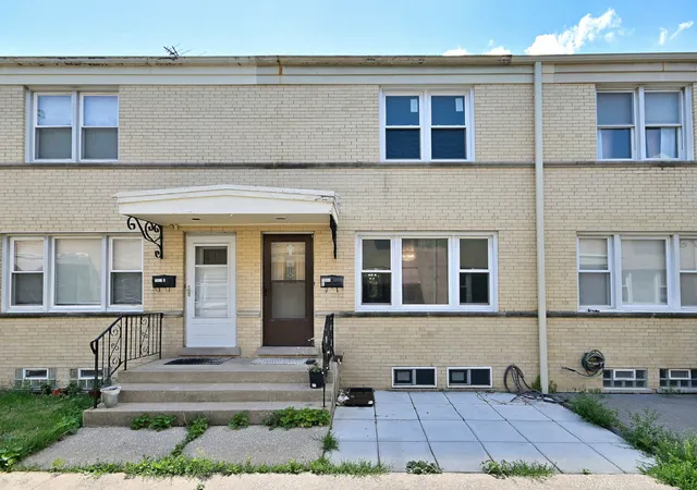 Photo 1 of Townhouse for sale at 7911 North Ave #C, River Forest, IL 60305 | MLS# 12757174 | Listing updated on 2026-09-17