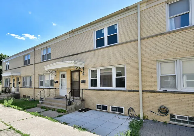 Photo 2 of Townhouse for sale at 7911 North Ave #C, River Forest, IL 60305 | MLS# 12757174 | Listing updated on 2026-09-17