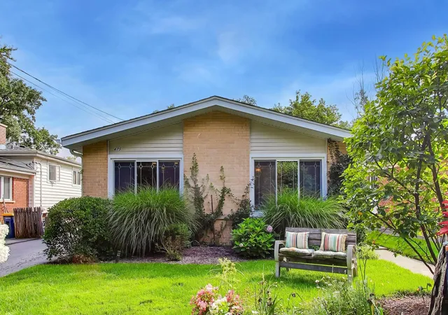 Photo 3 of Single family home for sale at 475 Burton Ave, Highland Park, IL 60035 | MLS# 12757187 | Listing updated on 2026-09-12