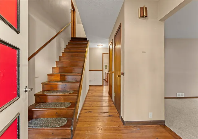 Photo 3 of Single family home for sale at 408 S Bryarfield Ct, Mahomet, IL 61853 | MLS# 12757188 | Listing updated on 2026-10-23