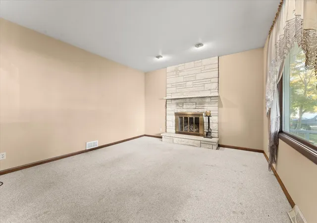 Photo 4 of Single family home for sale at 408 S Bryarfield Ct, Mahomet, IL 61853 | MLS# 12757188 | Listing updated on 2026-10-23