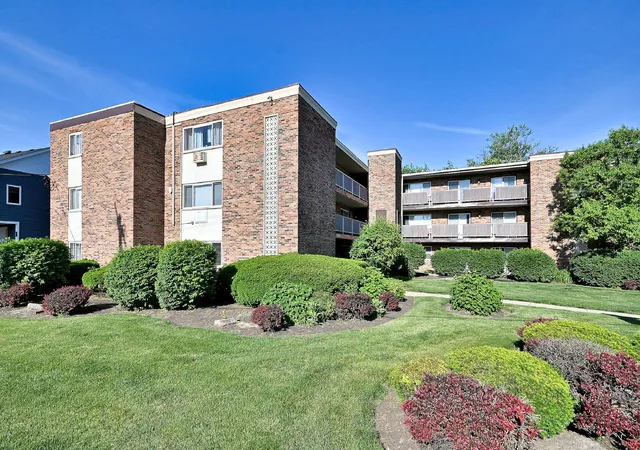 Photo 1 of Townhouse for sale at 600 S York St #3E, Elmhurst, IL 60126 | MLS# 12757190 | Listing updated on 2026-09-17