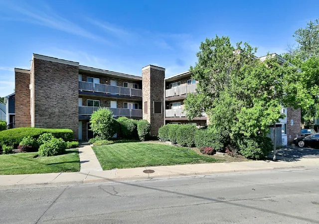 Photo 2 of Townhouse for sale at 600 S York St #3E, Elmhurst, IL 60126 | MLS# 12757190 | Listing updated on 2026-09-17