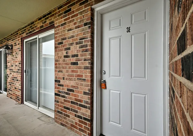 Photo 3 of Townhouse for sale at 600 S York St #3E, Elmhurst, IL 60126 | MLS# 12757190 | Listing updated on 2026-09-17