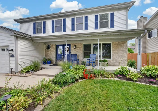 Photo 3 of Single family home for sale at 1147 Bennington Dr, Crystal Lake, IL 60014 | MLS# 12757195 | Listing updated on 2026-10-02