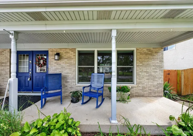 Photo 3 of Single family home for sale at 1147 Bennington Dr, Crystal Lake, IL 60014 | MLS# 12757195 | Listing updated on 2026-10-02