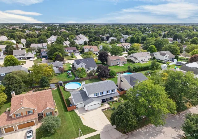 Photo 4 of Single family home for sale at 1147 Bennington Dr, Crystal Lake, IL 60014 | MLS# 12757195 | Listing updated on 2026-10-02