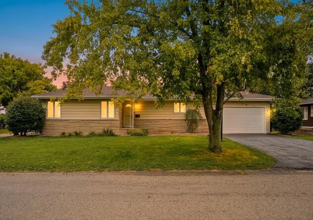 Photo 1 of Single family home for sale at 702 Wilson Ave, Hoopeston, IL 60942 | MLS# 12757202 | Listing updated on 2026-09-25