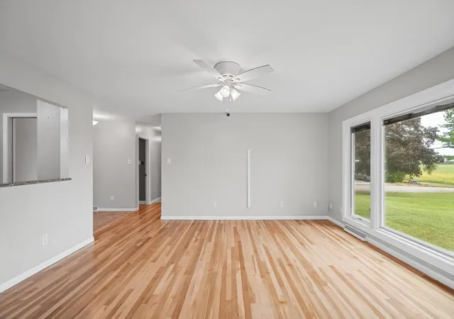 Photo 4 of Single family home for sale at 702 Wilson Ave, Hoopeston, IL 60942 | MLS# 12757202 | Listing updated on 2026-09-25