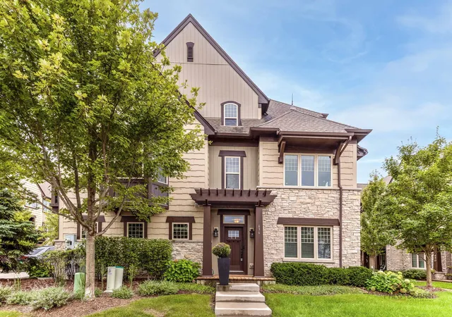 Photo 1 of Townhouse for sale at 636 Parkside Ct, Libertyville, IL 60048 | MLS# 12757212 | Listing updated on 2026-09-30