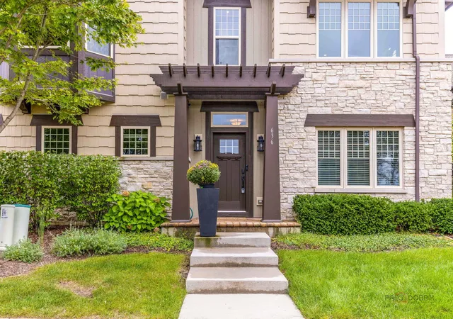 Photo 2 of Townhouse for sale at 636 Parkside Ct, Libertyville, IL 60048 | MLS# 12757212 | Listing updated on 2026-09-30