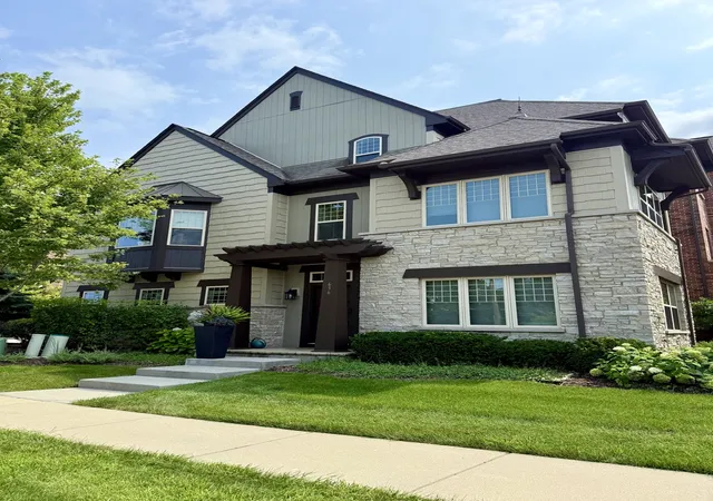 Photo 3 of Townhouse for sale at 636 Parkside Ct, Libertyville, IL 60048 | MLS# 12757212 | Listing updated on 2026-09-30