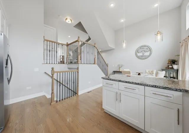 Listing Photo 5 - Condo for sale at Glencar Estates, Unit 4 6451 S New England Ave, Glencar Estates, Chicago, IL 60638 | Built Year: 1960-2017